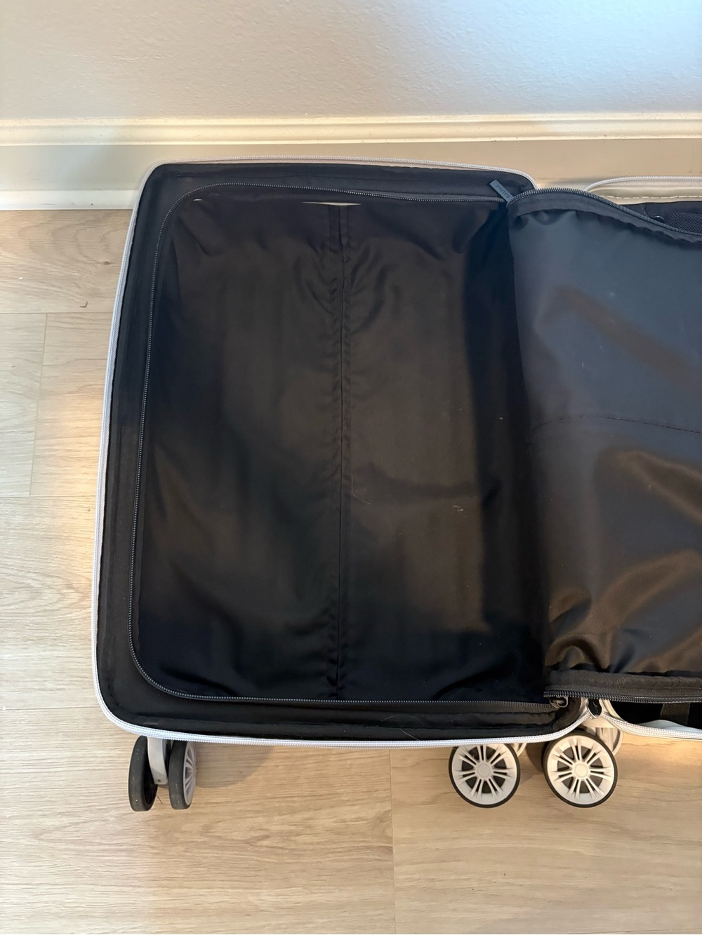 Calpak Carry-On silver suitcase - Picture 9 of 12